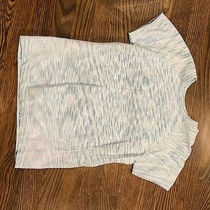 Athleta shirt fits to size This shirt has been worn 1 time. Great choice.